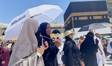 زنان پاکستانی برای حج به رضایت همسر و والدین نیاز دارند