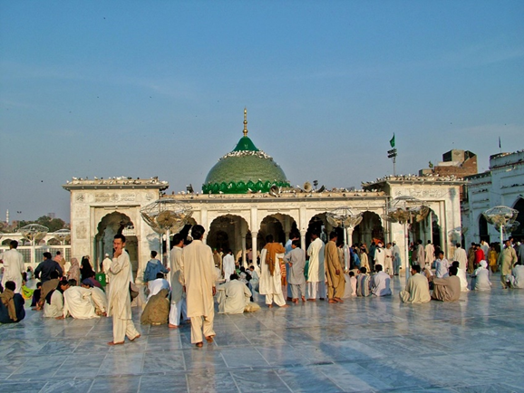 داتا گنج‌بخش و کشف‌المحجوب؛ شاهکار ادبیات صوفیانه فارسی